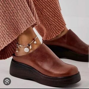 ISO free people Peyton mule clog